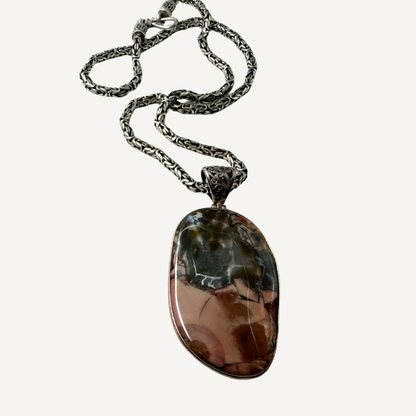 Agate Pendant Necklace